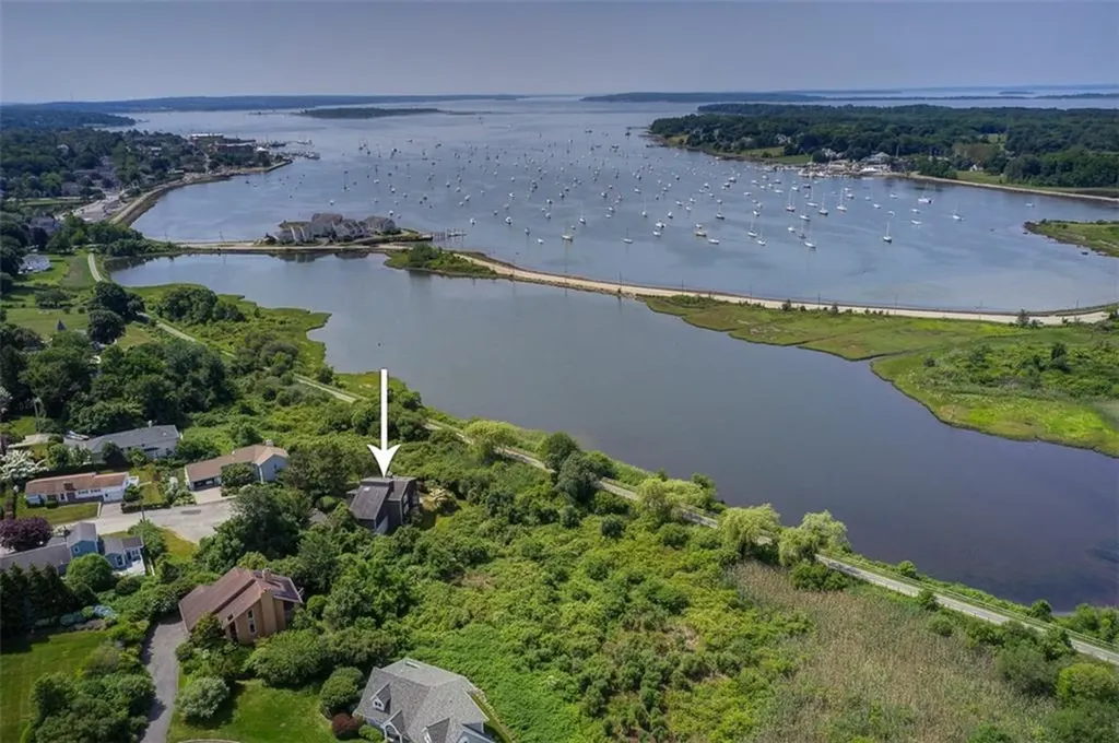 25 Fort Hill Road Bristol RI 02809