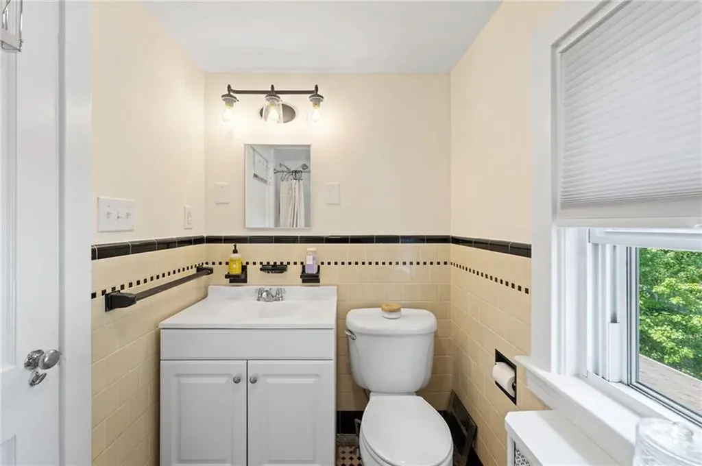 167 Canonchet Avenue Warwick RI 02888