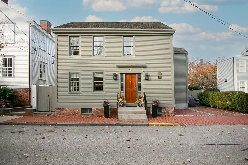 41 Elm Street Newport RI 02840