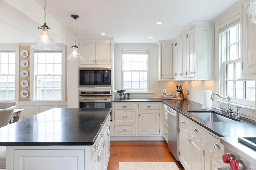 41 Elm Street Newport RI 02840