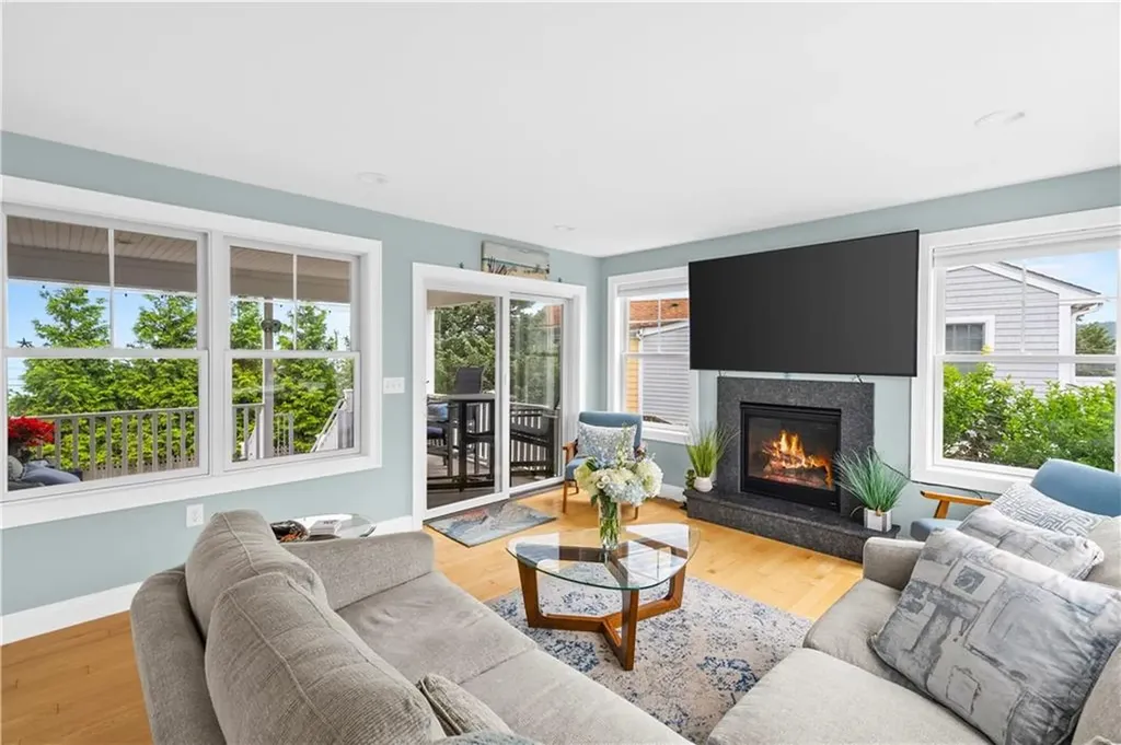 18 North Water Street Portsmouth RI 02871