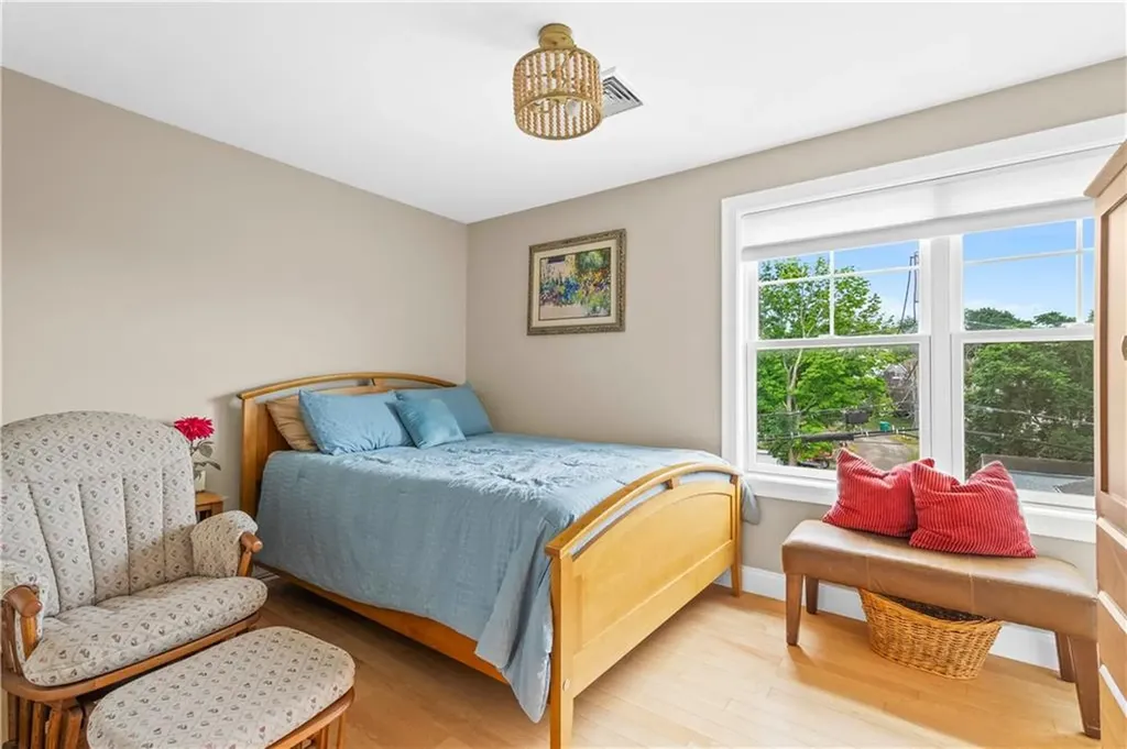 18 North Water Street Portsmouth RI 02871