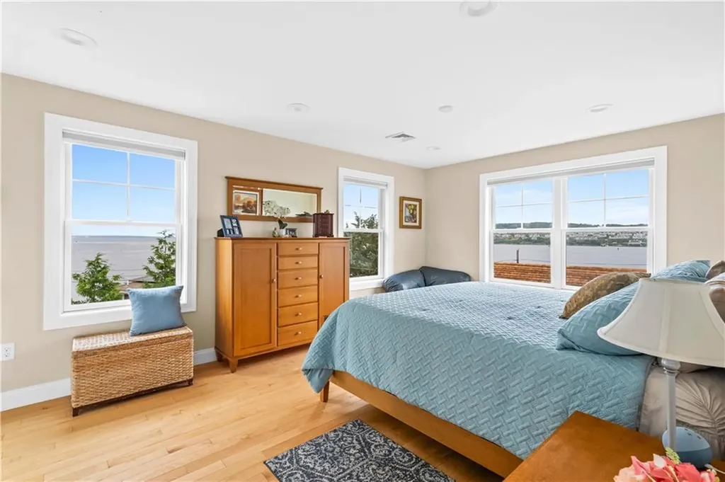 18 North Water Street Portsmouth RI 02871