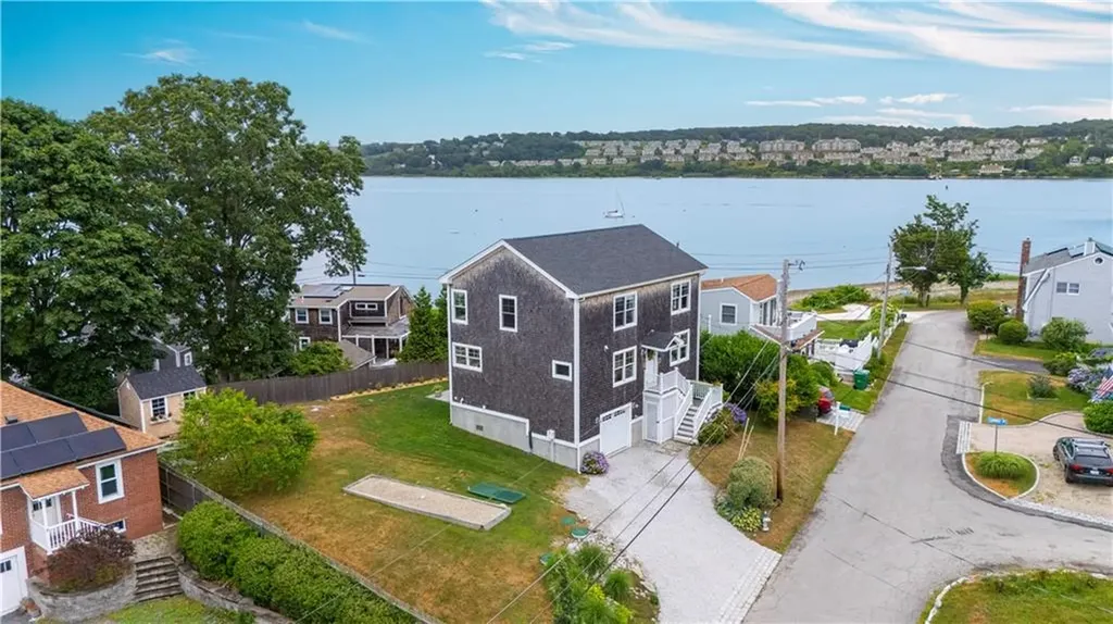 18 North Water Street Portsmouth RI 02871