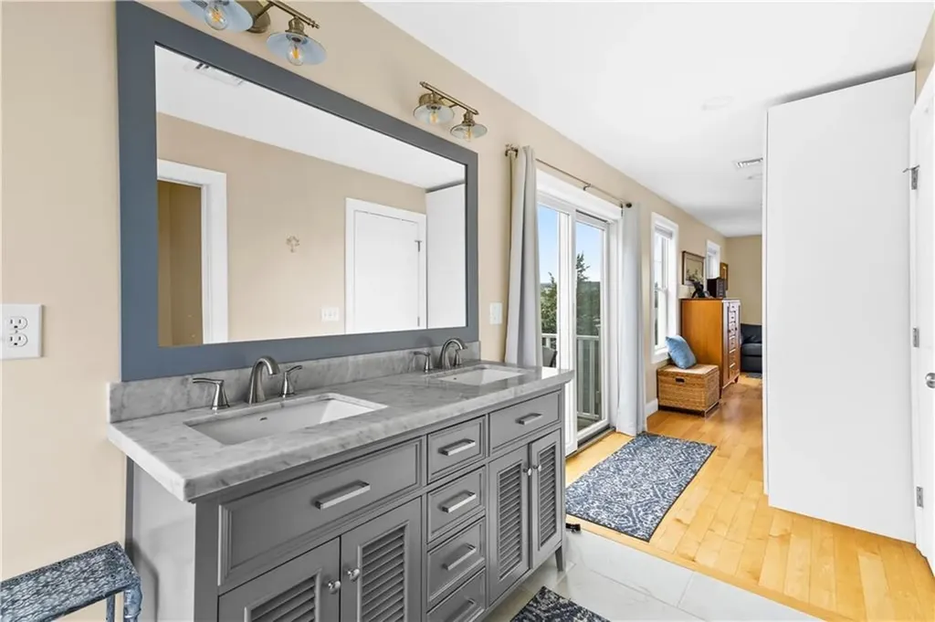18 North Water Street Portsmouth RI 02871