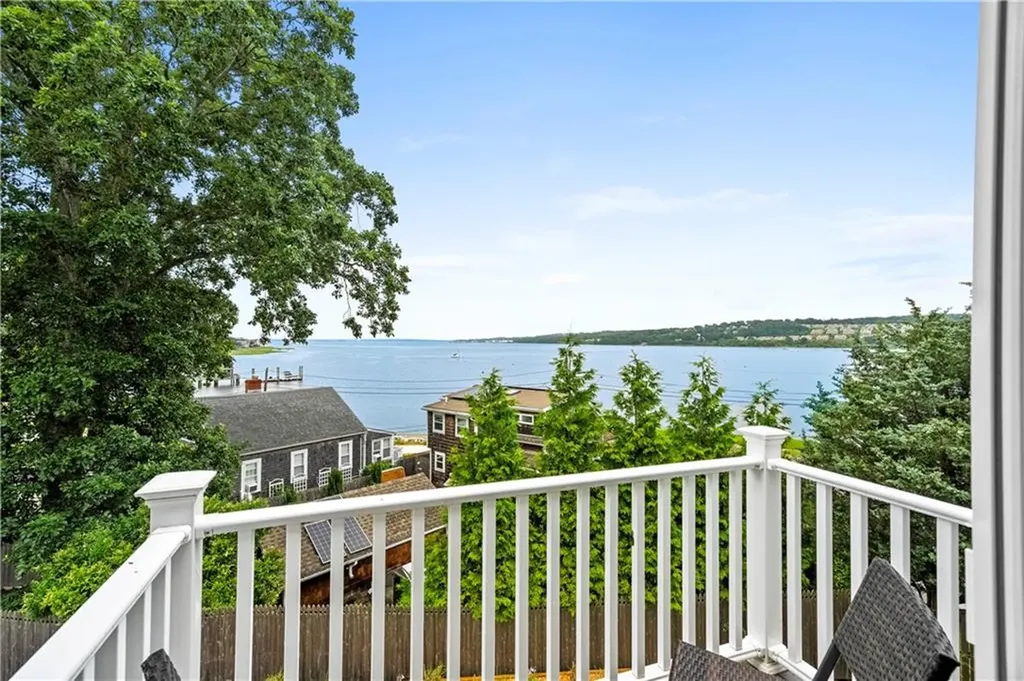 18 North Water Street Portsmouth RI 02871