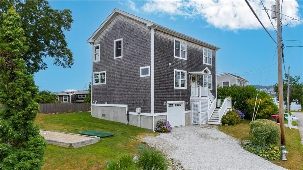 18 North Water Street Portsmouth RI 02871
