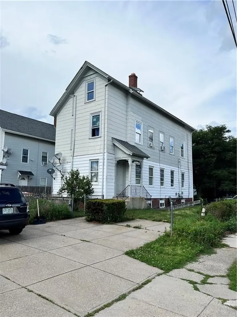 35 Appleton Avenue Pawtucket RI 02860