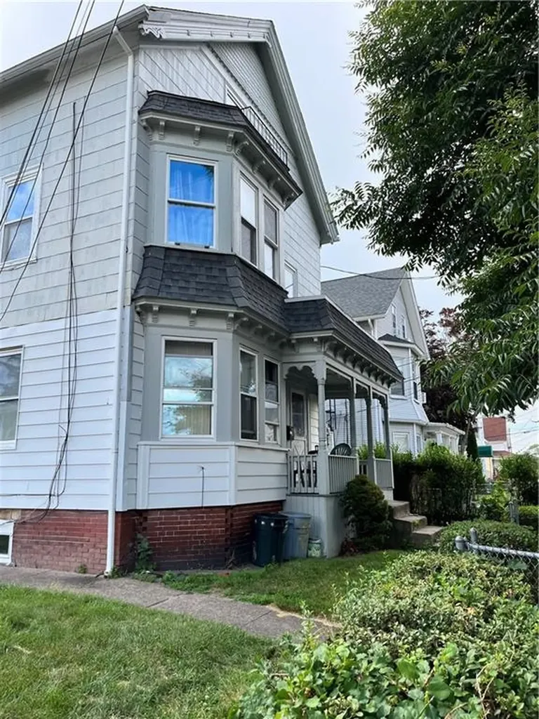 35 Appleton Avenue Pawtucket RI 02860
