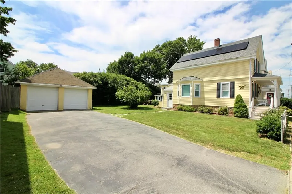 16 Congdon Avenue Newport RI 02840