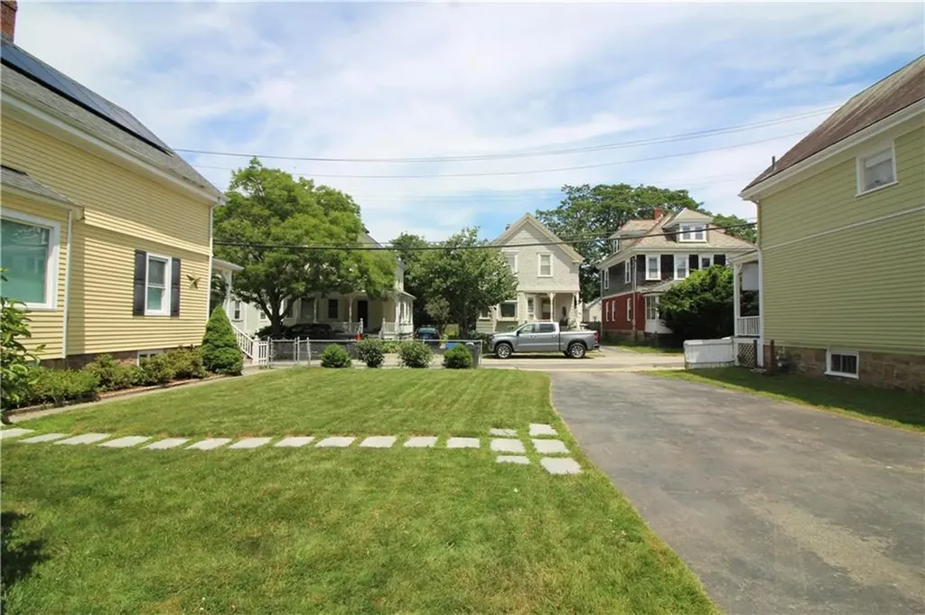 16 Congdon Avenue Newport RI 02840