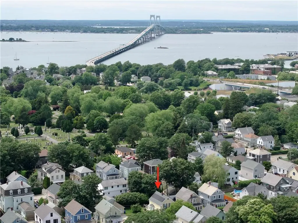 16 Congdon Avenue Newport RI 02840