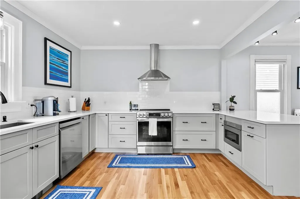 16 Congdon Avenue Newport RI 02840