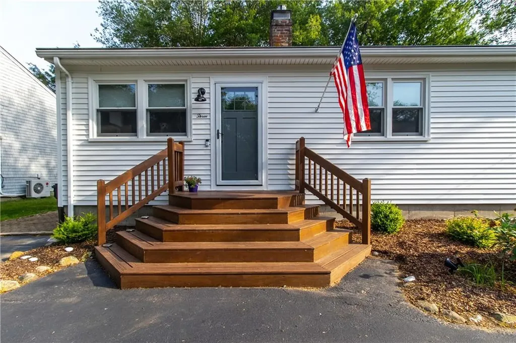 3 Onondega Road Narragansett RI 02882