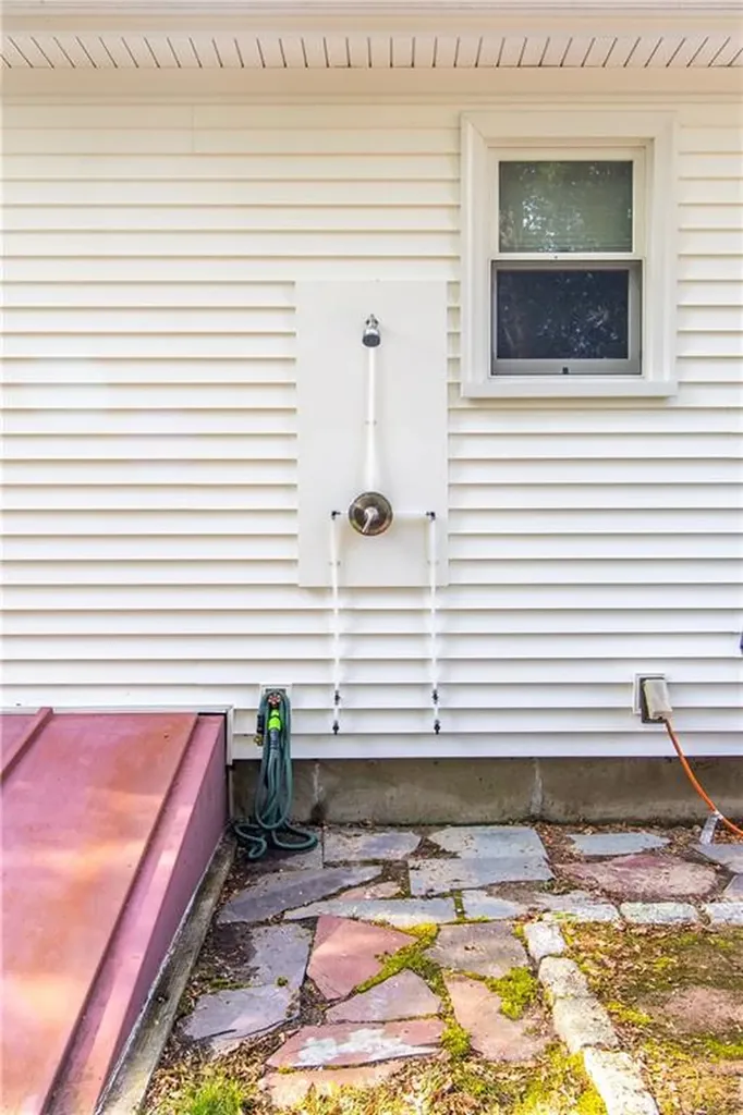 3 Onondega Road Narragansett RI 02882