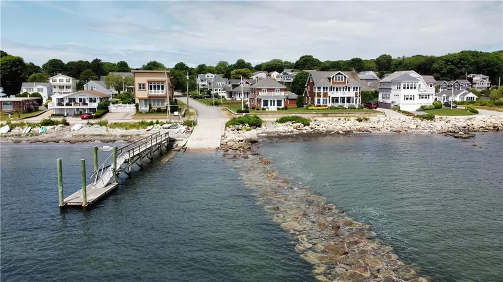 3 Onondega Road Narragansett RI 02882