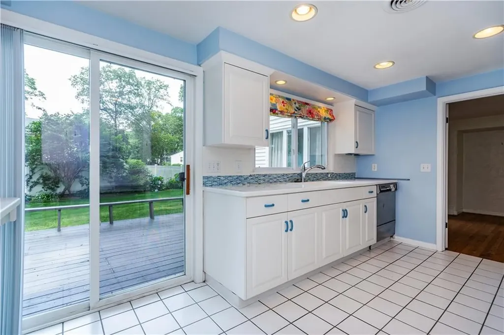 407 Red Chimney Drive Warwick RI 02886