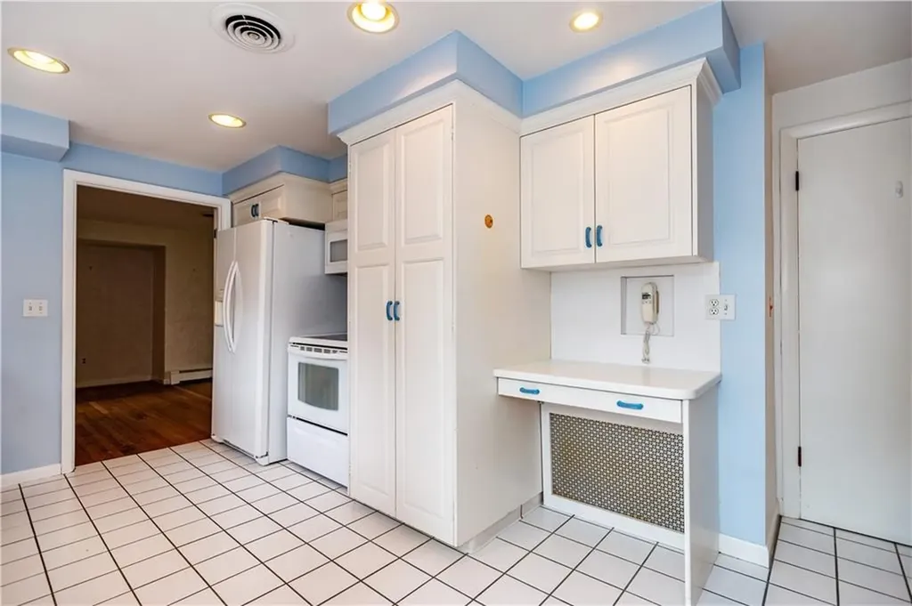 407 Red Chimney Drive Warwick RI 02886