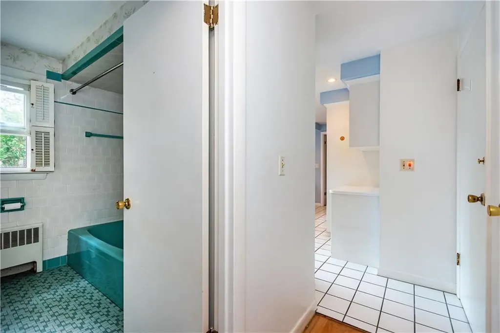 407 Red Chimney Drive Warwick RI 02886