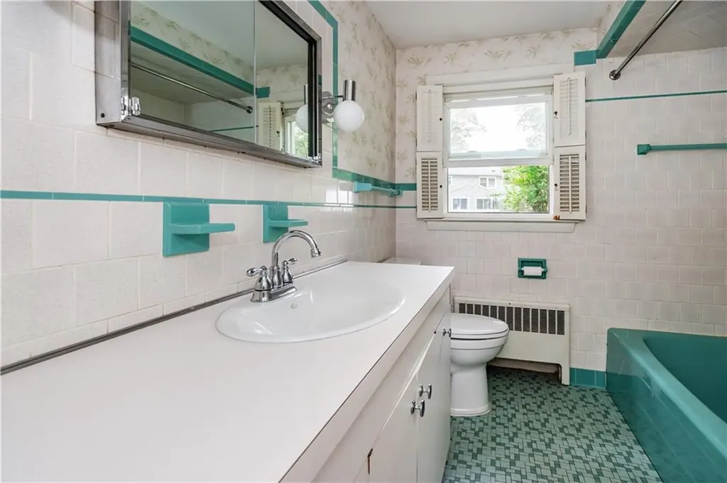 407 Red Chimney Drive Warwick RI 02886