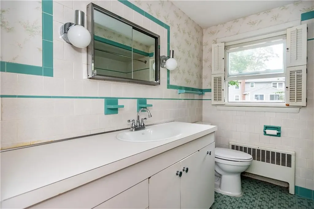 407 Red Chimney Drive Warwick RI 02886
