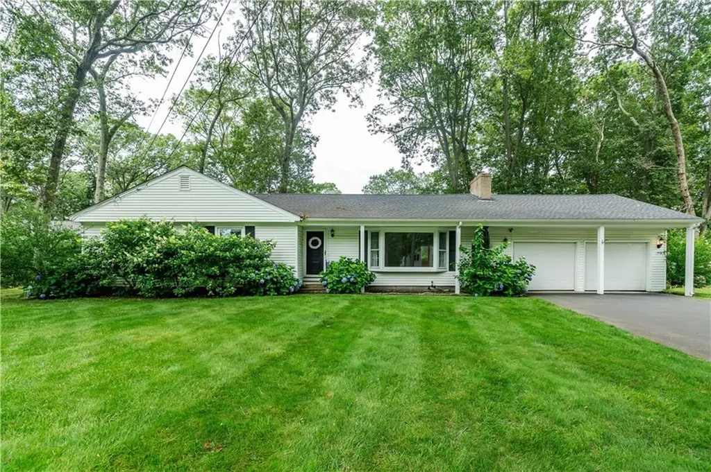 407 Red Chimney Drive Warwick RI 02886