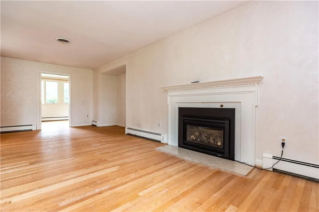 407 Red Chimney Drive Warwick RI 02886