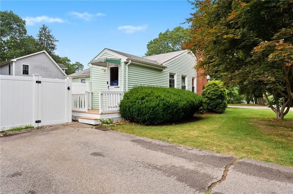 2 Glen Drive Warwick RI 02889