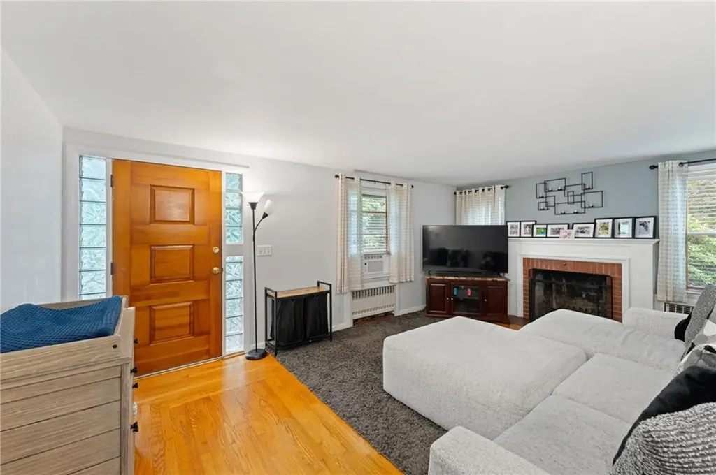 2 Glen Drive Warwick RI 02889