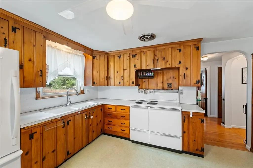 2 Glen Drive Warwick RI 02889