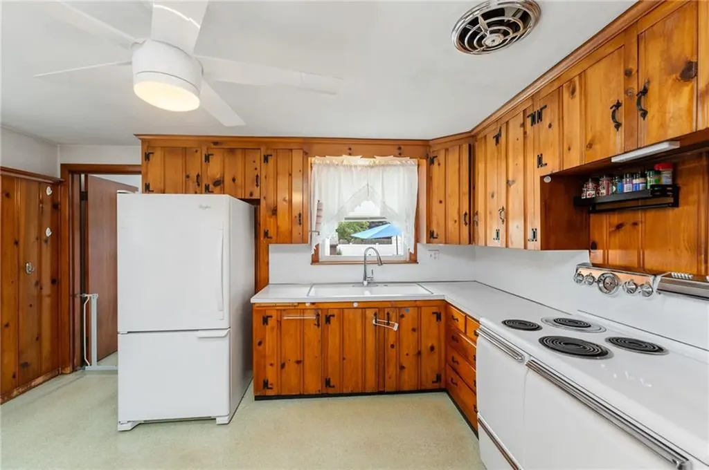 2 Glen Drive Warwick RI 02889