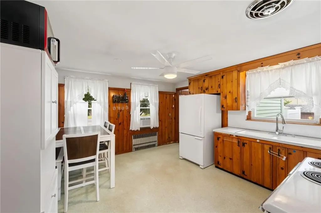 2 Glen Drive Warwick RI 02889