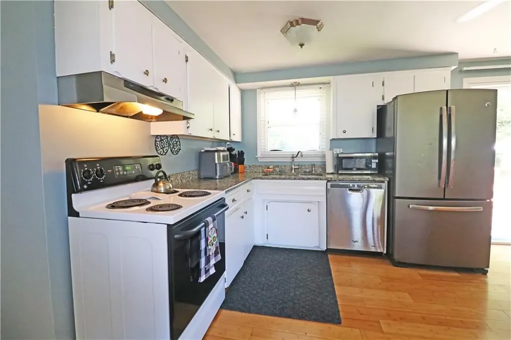 27 Louise Drive Tiverton RI 02878