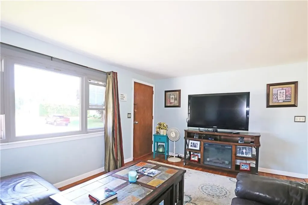 27 Louise Drive Tiverton RI 02878