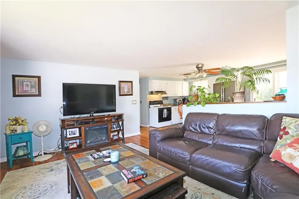 27 Louise Drive Tiverton RI 02878