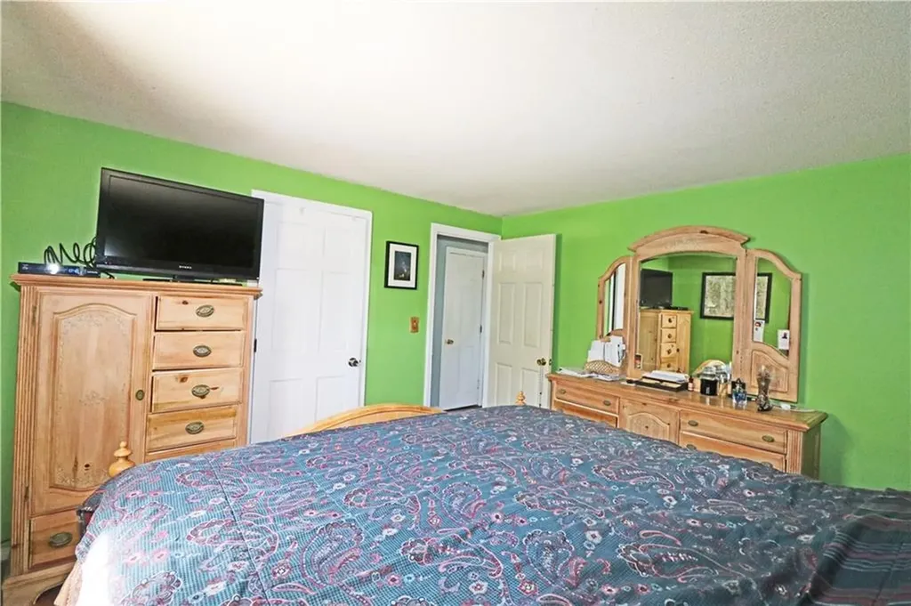 27 Louise Drive Tiverton RI 02878