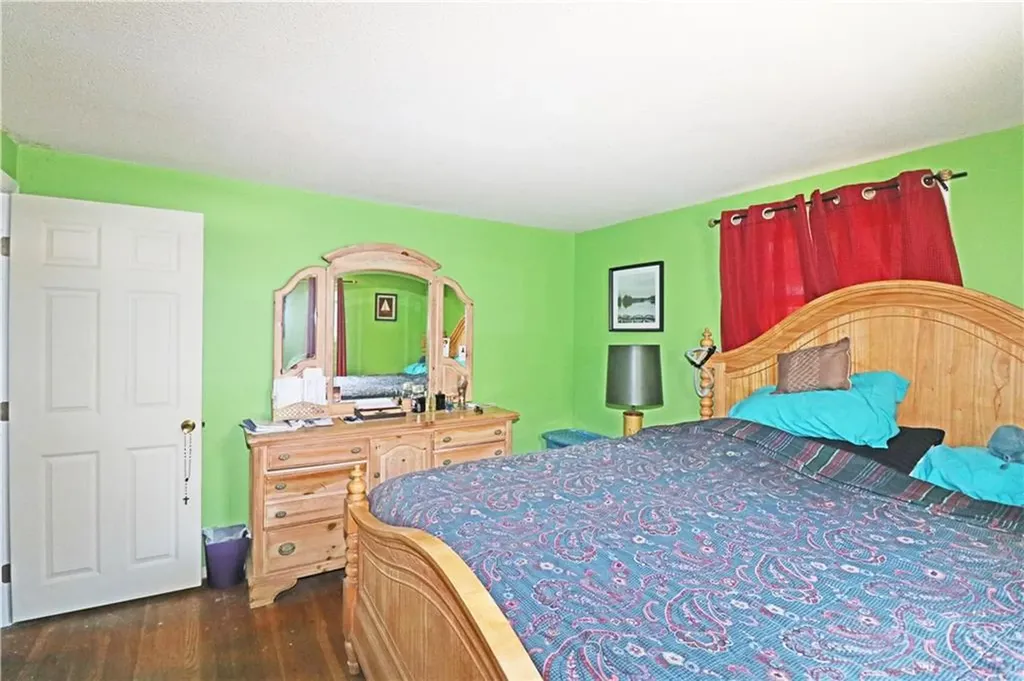 27 Louise Drive Tiverton RI 02878