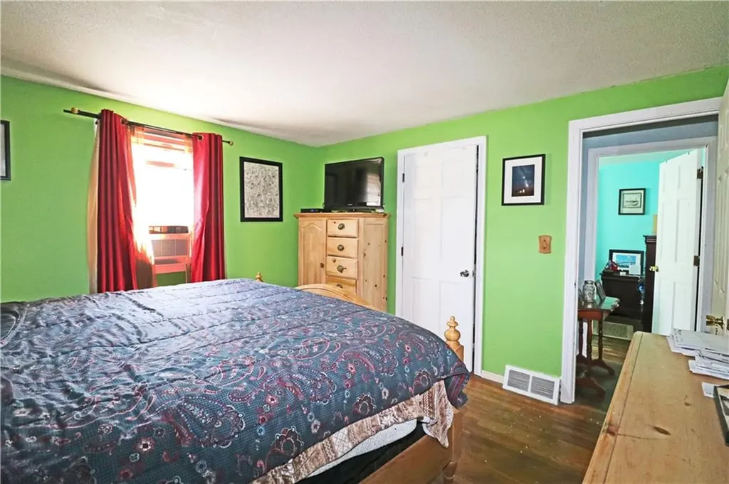 27 Louise Drive Tiverton RI 02878