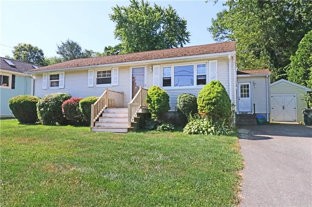 27 Louise Drive Tiverton RI 02878