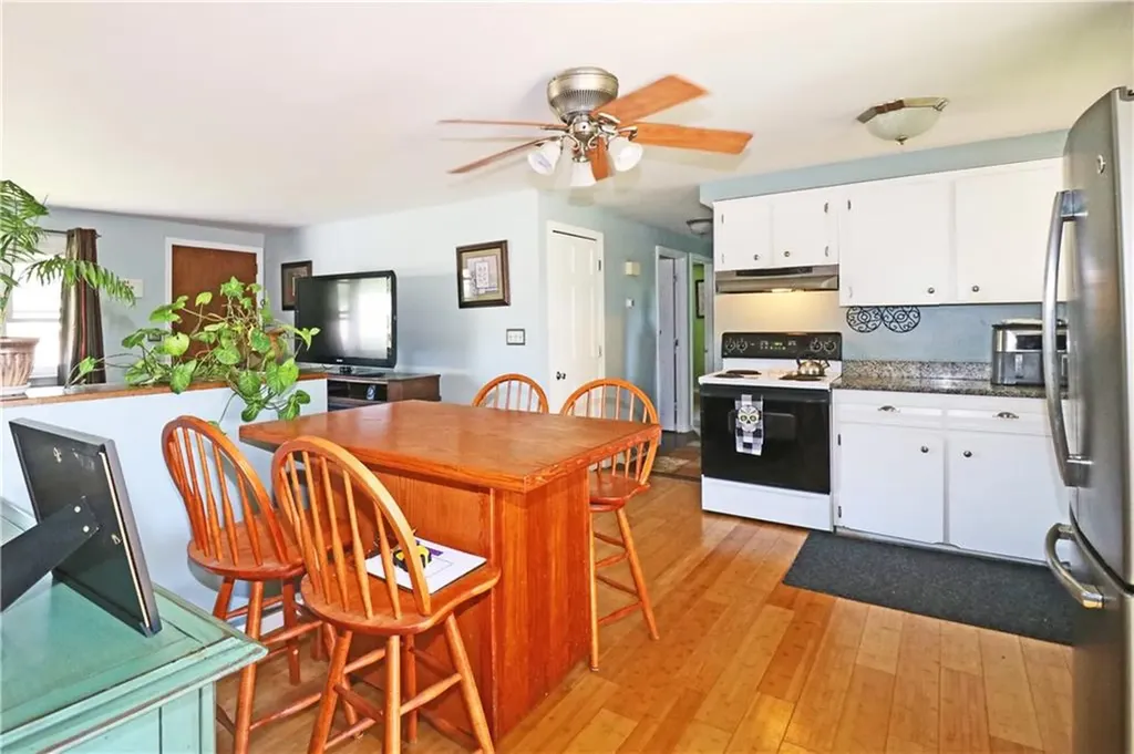 27 Louise Drive Tiverton RI 02878