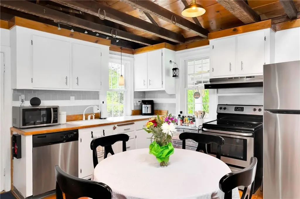 492 Oaklawn Avenue Cranston RI 02920