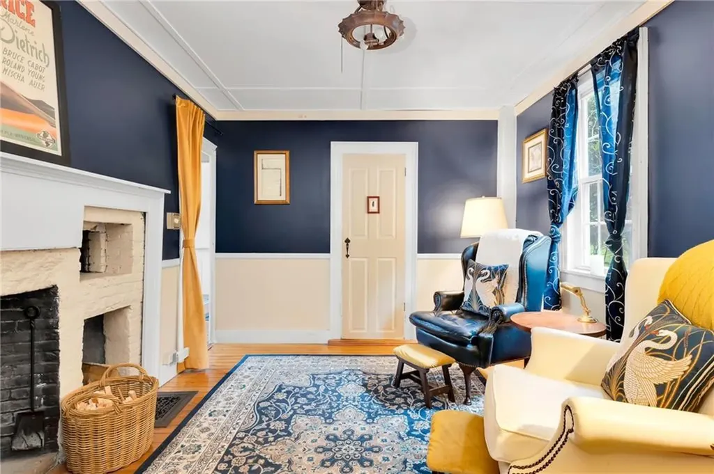 492 Oaklawn Avenue Cranston RI 02920