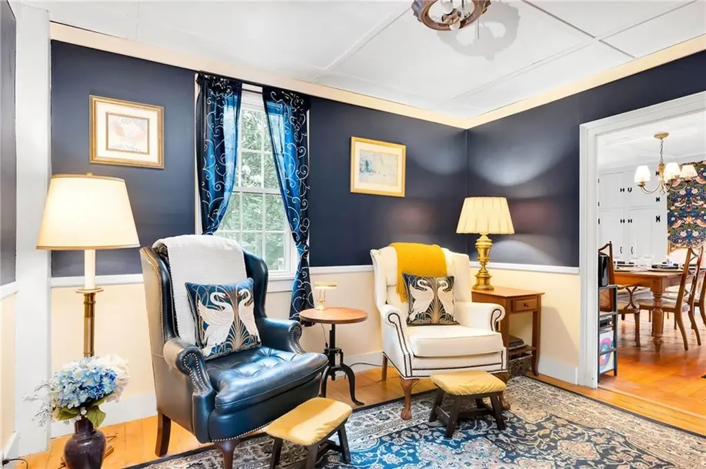 492 Oaklawn Avenue Cranston RI 02920