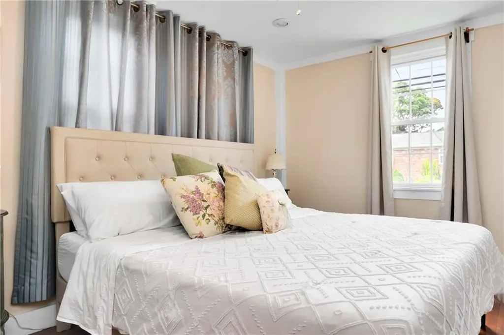 492 Oaklawn Avenue Cranston RI 02920