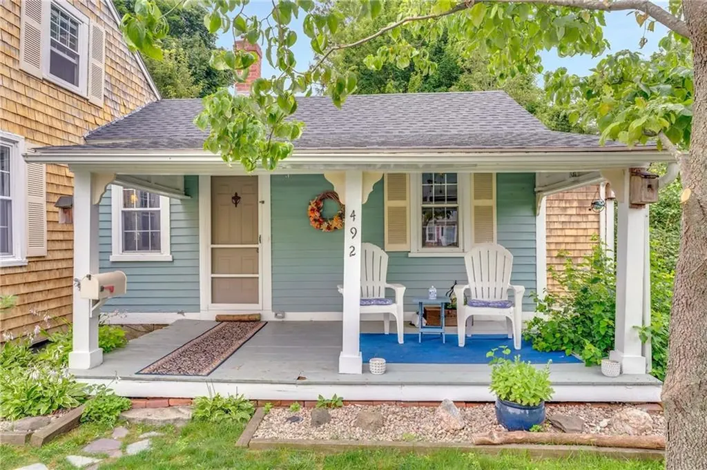 492 Oaklawn Avenue Cranston RI 02920