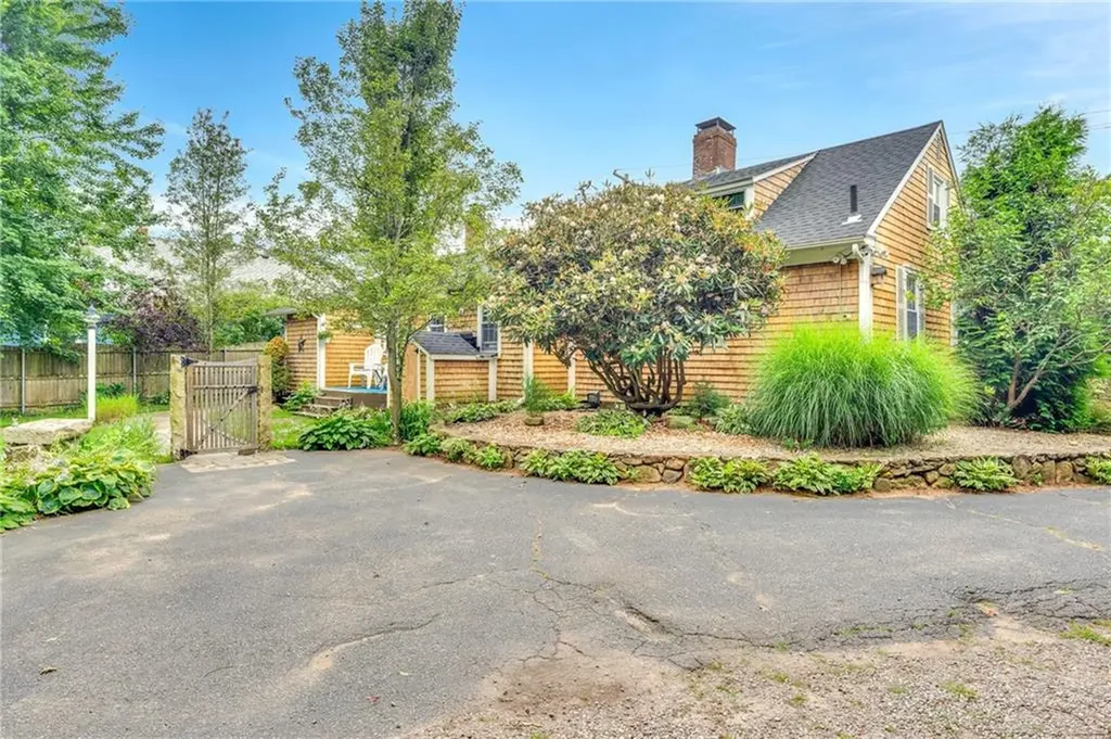 492 Oaklawn Avenue Cranston RI 02920