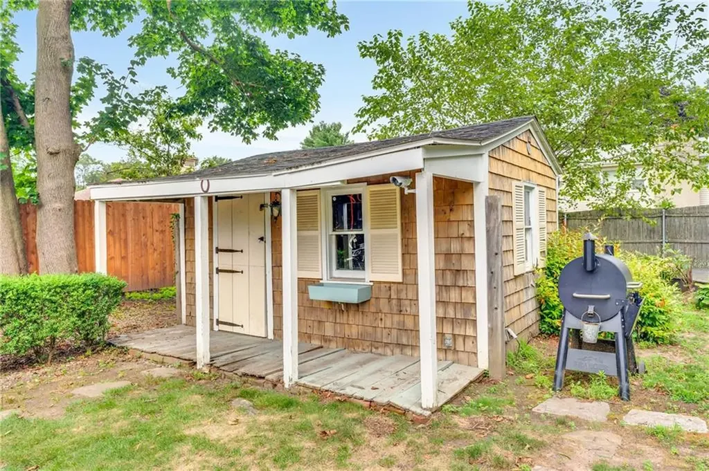492 Oaklawn Avenue Cranston RI 02920