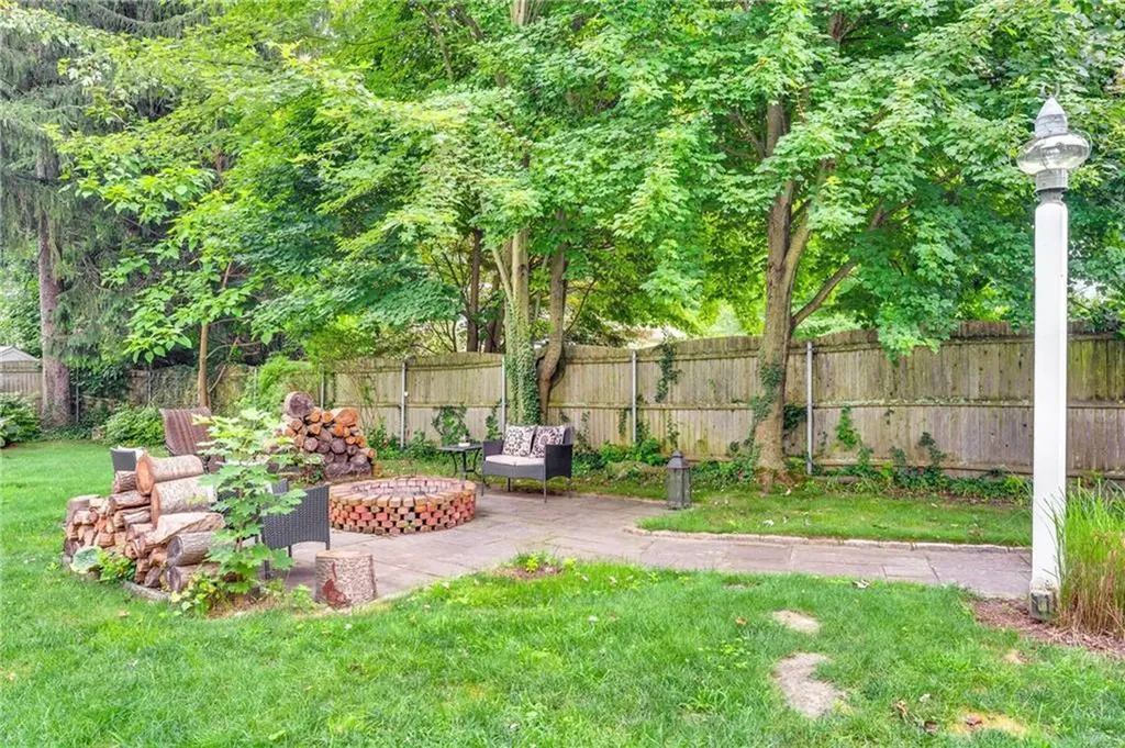 492 Oaklawn Avenue Cranston RI 02920