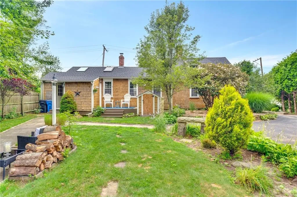 492 Oaklawn Avenue Cranston RI 02920