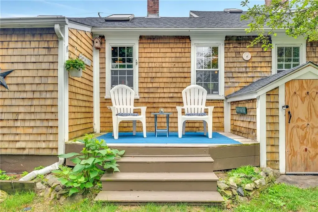 492 Oaklawn Avenue Cranston RI 02920